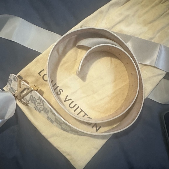 Louis Vuitton women’s belt. - Picture 2 of 4